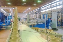 A paper pallet or box factory can be set up anywhere in the world and the only raw material needed is carton and glue. © Eltete (photo: Industrial News Service)