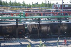  The rail yard at Neste Oil’s refinery in Porvoo handles 20,000 tank wagons a year. It has the capacity to enlarge its operations, but Neste Jacobs’ modelling tool clearly showed that not all crude is suited to rail transport. ©Neste Jacobs  (photo: Industrial News Service)