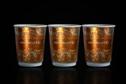 Printed in one colour but with an embossed pattern and message, the Invercote cup is extremely elegant. It also has a far lower environmental impact than plastic cups. © Iggesund (photo: Rolf Lavergren, Bildbolaget)