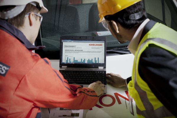<p>Easy-to-interpret TRUECONNECT graphical reports can be sent on-demand or emailed on a predetermined schedule. © Konecranes</p>