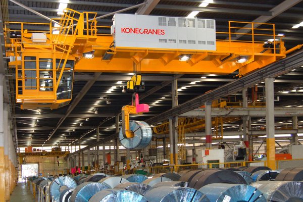 <p>A 20-ton SMARTON crane operating in the coil storage area of a steel mill. © Konecranes</p>