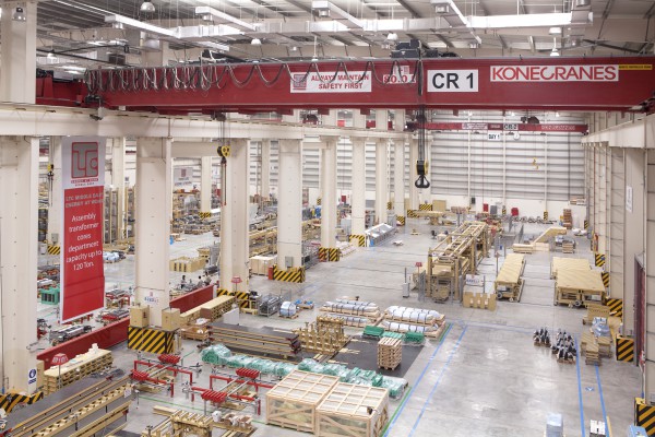 <p>Single-girder crane with low headroom trolley up to 12.5 tons and normal headroom trolleys up to 40 tons. CXT Overhead cranes used by the Legnano Teknoelectric Company Middle East, based in Dubai, United Arab Emirates. © Konecranes</p>