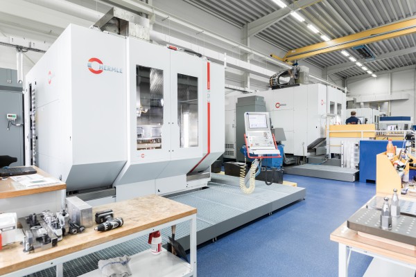 <p>Figure 2 shows the new C 52 U 5-axes machining centre</p>