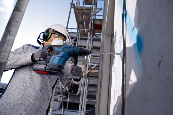 <p><em>More power than ever for drilling and chiseling: New Biturbo hammer from Bosch for professionals</em></p>