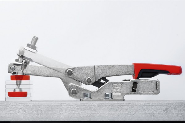 <p>Automatic adjustment of BESSEY toggle clamps to different workpiece dimensions. ©BESSEY Tool GmbH & Co. KG</p>