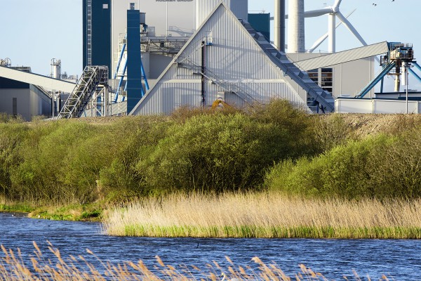 <p><strong>Caption:</strong> Iggesund Paperboard in Workington invested £108 m in a 150 MW biomass boiler. The targeted Charging Review might increase their annual cost with £ 5000 per employee.</p>