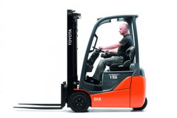 Aktiivinen ajonvakautus- ja mastonhallintajärjestelmä SAS (System of Active Stability) parantaa oleellisesti Toyota-trukkien turvallisuutta ja tuottavuutta.                      © Toyota Material Handling Finland Oy  (photo: Elena Tiihonen)