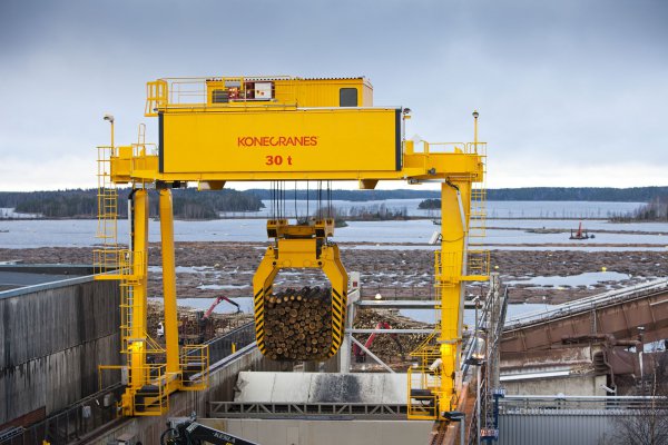 <p>Konecranes understands the processes of the pulp and paper industry – from wood handling to recycling. © Konecranes</p>