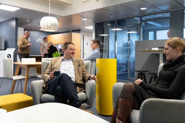 <p><em>Safety at work. The staff can move freely in offices equipped with Genano’s air purifiers, since the air is being disinfected from viruses 24/7. The company’s CEO Niklas Skogsteris having an informal chat with Marketing Manager Marjo Paija.</em></p>