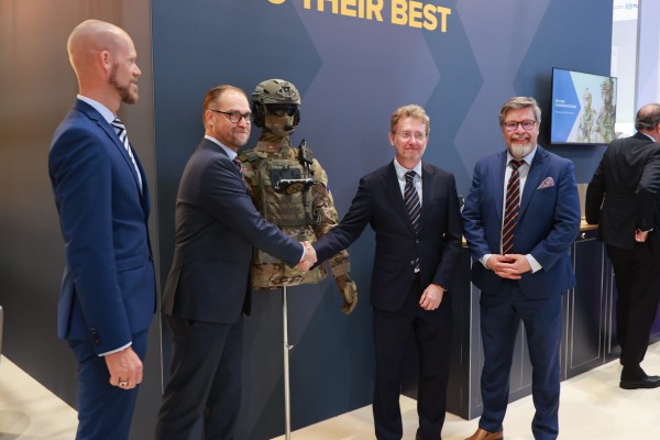 <p>From left to right: Markus Holz, VP, Head of Defence and Space (EMEA) Mobile Networks, Jerry Kettunen , CEO Savox Communications, Giuseppe Targia, Head of Space and Defence, Nokia ja Janne Pöllänen, SVP Head of Business Development, Savox Communications</p>