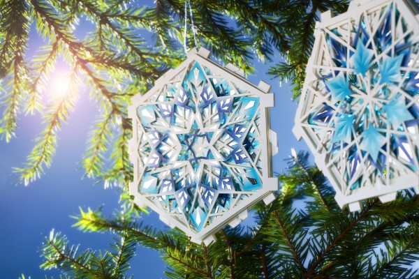 <p>Caption: This year’s Christmas card made of Invercote from Iggesund Paperboard can be enjoyed in more than 44,000 different ways, offering the ultimate in versatility.© Iggesund</p>